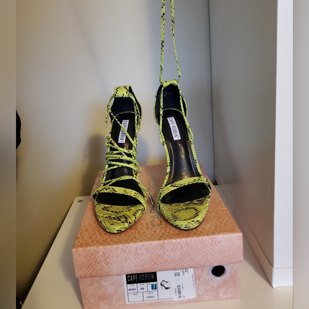 Cape Robbin lime green heel size 7
